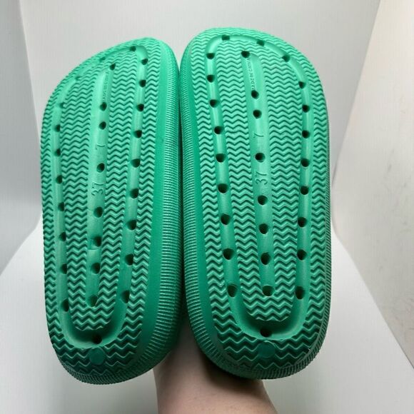 CUSHIONAIRE Women's Cloud Recovery Slide Sandals with +Comfort 7 MINT - Picture 5 of 7